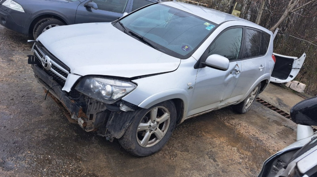 Dezmembrez Toyota Rav 4 2.2 diesel 2Ad 177 Cai tractiune integrala 2007 220.000 KM