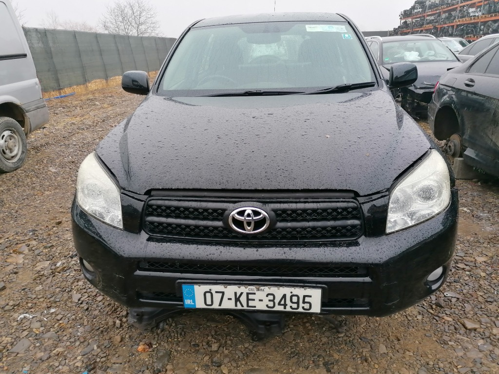 Dezmembrez Toyota Rav 4 2.2d 2007
