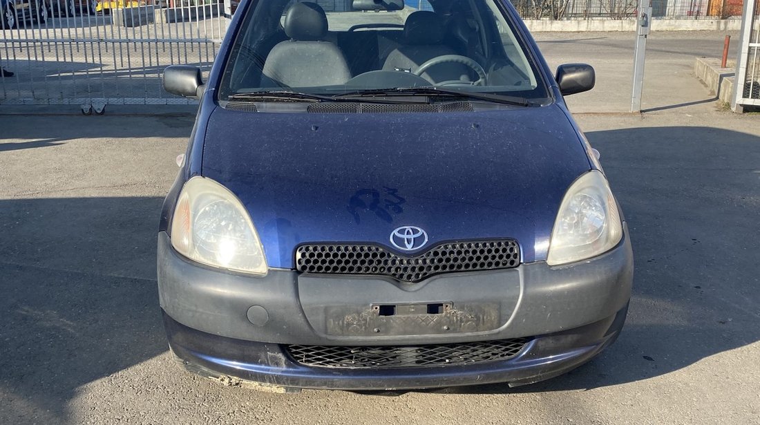 Dezmembrez Toyota Yaris 1.0i 2000