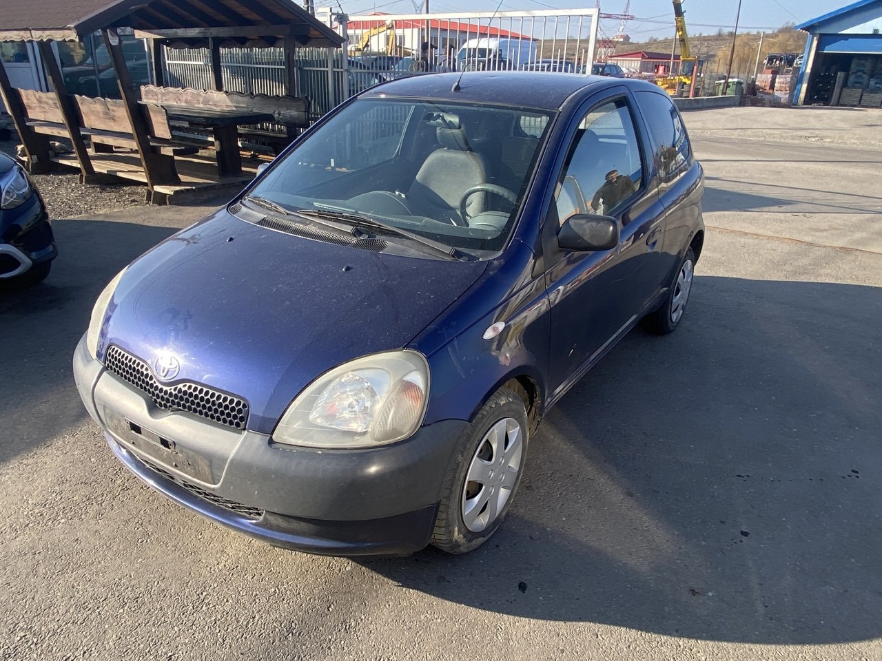 Dezmembrez Toyota Yaris 1.0i 2000