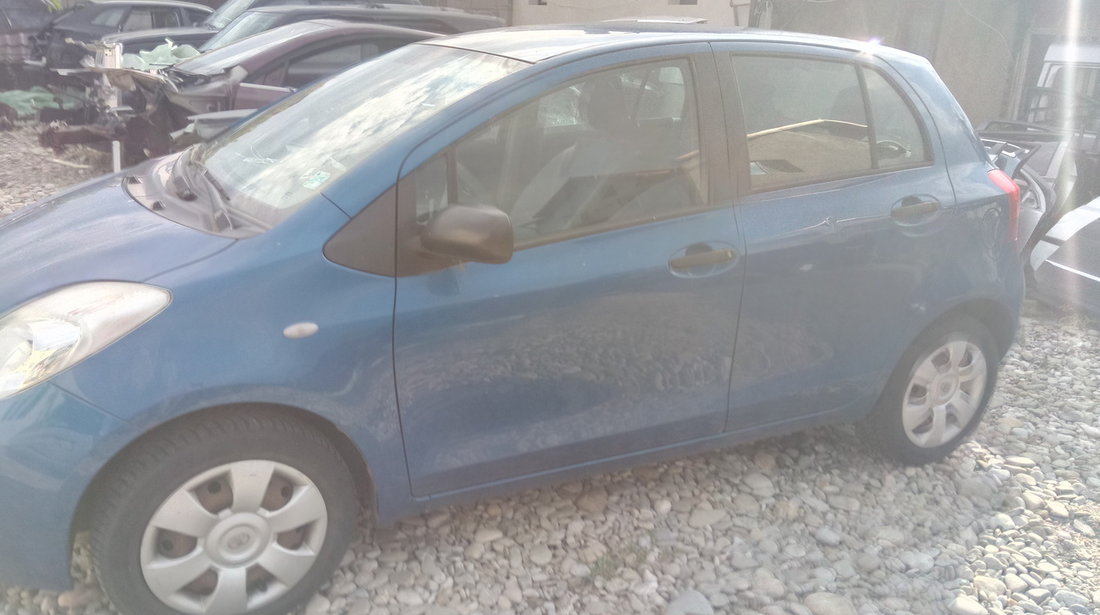 Dezmembrez Toyota Yaris 998 51 kw cod motor 1KR-FE din 2008