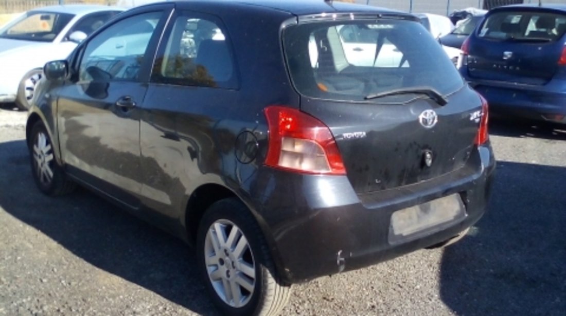 Dezmembrez Toyota Yaris ,an 2007