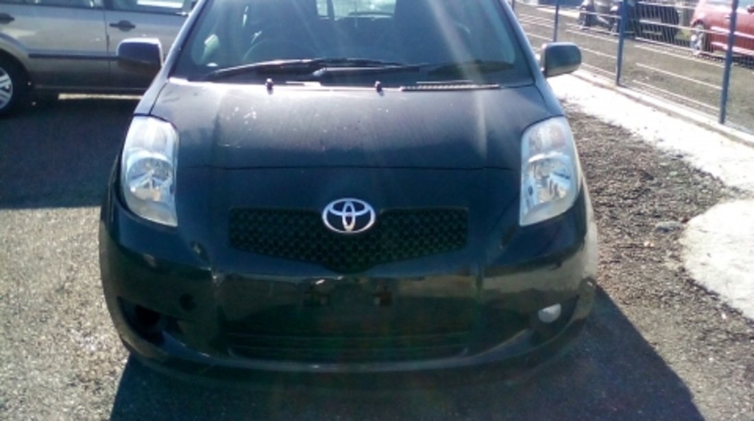 Dezmembrez Toyota Yaris ,an 2007