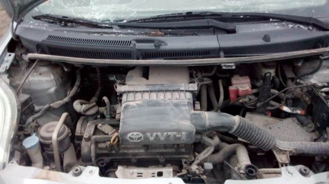 Dezmembrez Toyota Yaris xp920 1.3vvt-i (1298cc-55kw-75hp) 2006