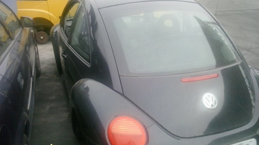 Dezmembrez volkswagen beetle 1.6 benzine 2002