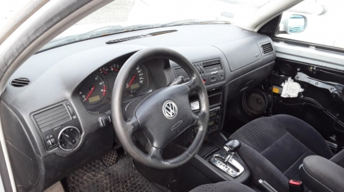 Dezmembrez Volkswagen Bora, an 2000, motorizare 2.0