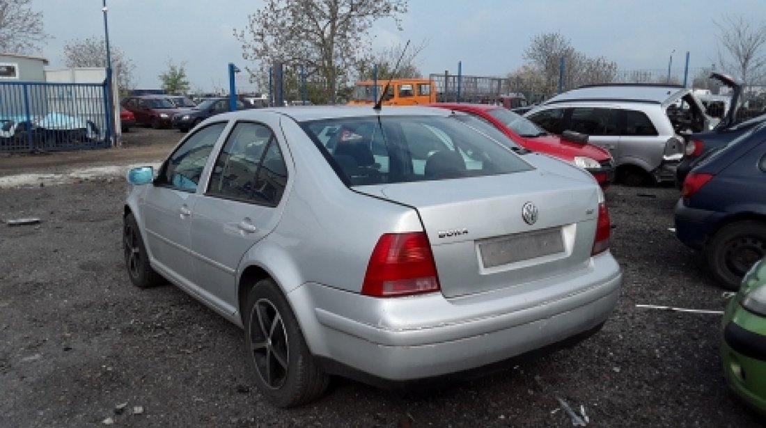 Dezmembrez Volkswagen Bora, an 2000, motorizare 2.0