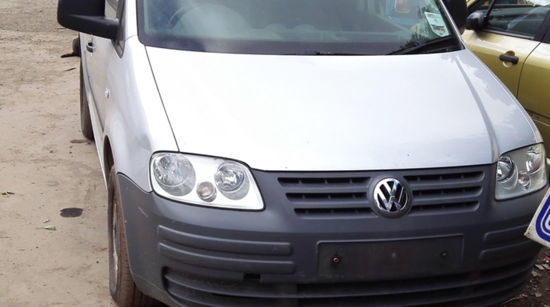 Dezmembrez Volkswagen Cady 1.9 TDI motor BLS