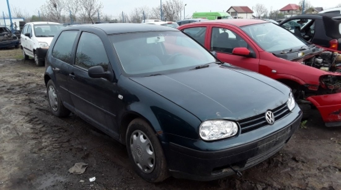 Dezmembrez Volkswagen Golf 4, an 2002, motorizare 2.0