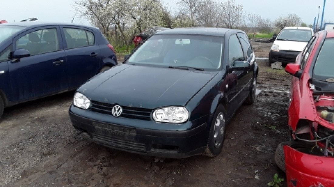 Dezmembrez Volkswagen Golf 4, an 2002, motorizare 2.0