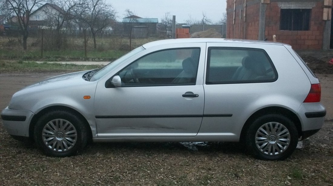 Dezmembrez Volkswagen Golf 4 motor 1.4 16 valve an 1999 in stare foarte buna.