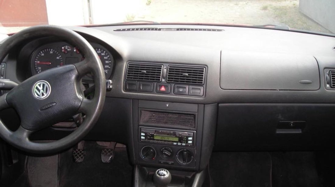 Dezmembrez Volkswagen Golf 4