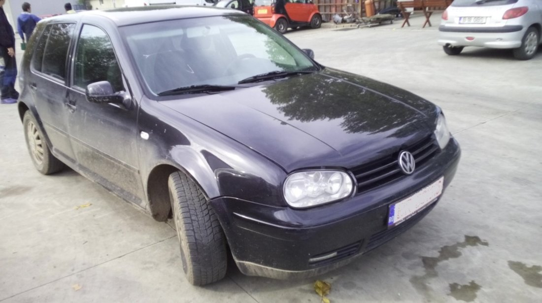 Dezmembrez Volkswagen Golf, an 2000