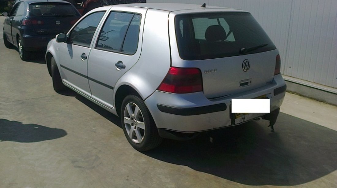 Dezmembrez Volkswagen Golf, an 2004