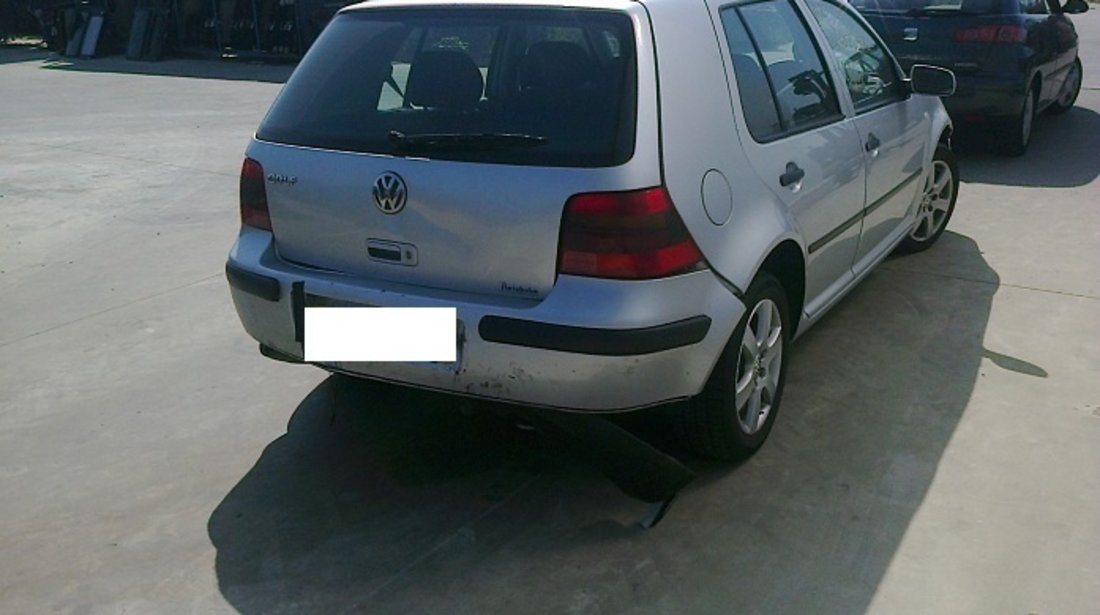 Dezmembrez Volkswagen Golf, an 2004