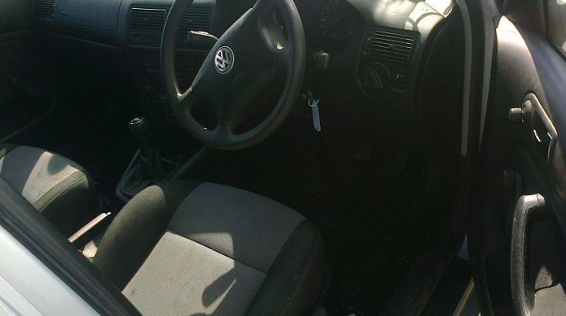 Dezmembrez Volkswagen Golf, an 2004