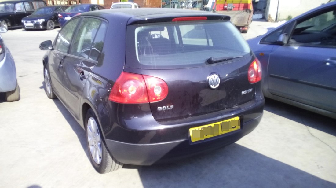 Dezmembrez Volkswagen Golf, an 2004