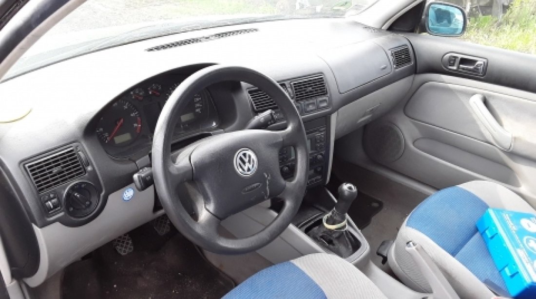 Dezmembrez Volkswagen Golf IV, an 2002, motorizare 1.6 16V