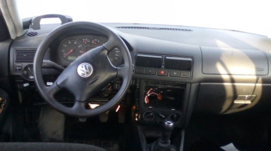 Dezmembrez Volkswagen Golf IV Variant, an 2005, motorizare 1.6