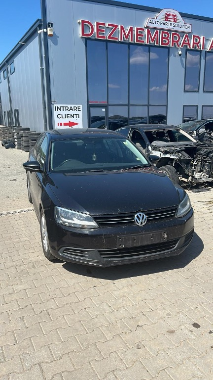 Dezmembrez Volkswagen Jetta 1.6 tdi din 2012