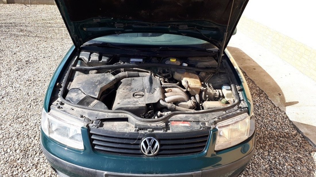 Dezmembrez Volkswagen Passat 1,8i  AUTOMATIC