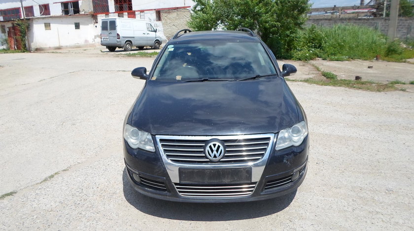 Dezmembrez Volkswagen Passat B6 2.0 TDI 2006 Break tip motor BKP