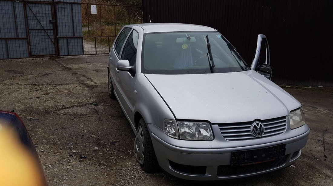 Dezmembrez Volkswagen Polo 1.4 tdi an 2001