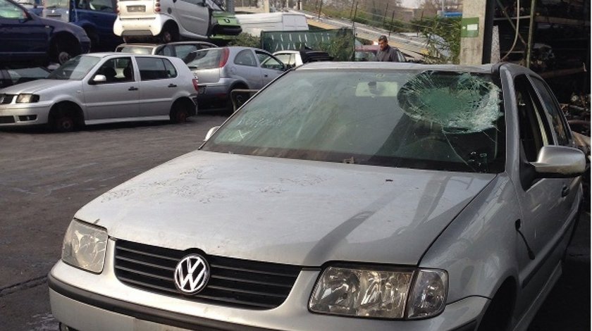 Dezmembrez Volkswagen Polo 6N2