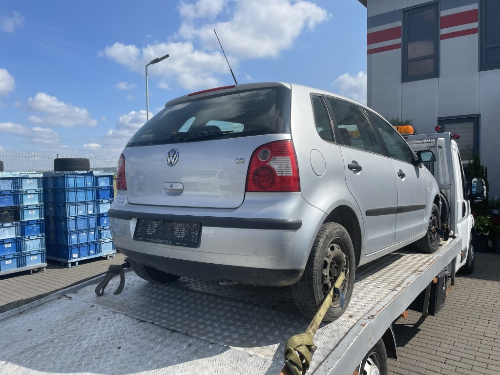 Dezmembrez Volkswagen Polo (9N) 1.2 benzina 2003, AZQ