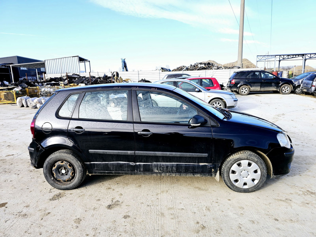 Dezmembrez Volkswagen Polo (9N) [Fabr 2001-2008]