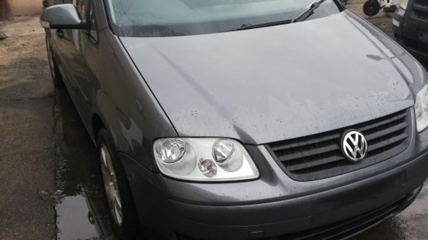 Dezmembrez Volkswagen Touran S TDI.
