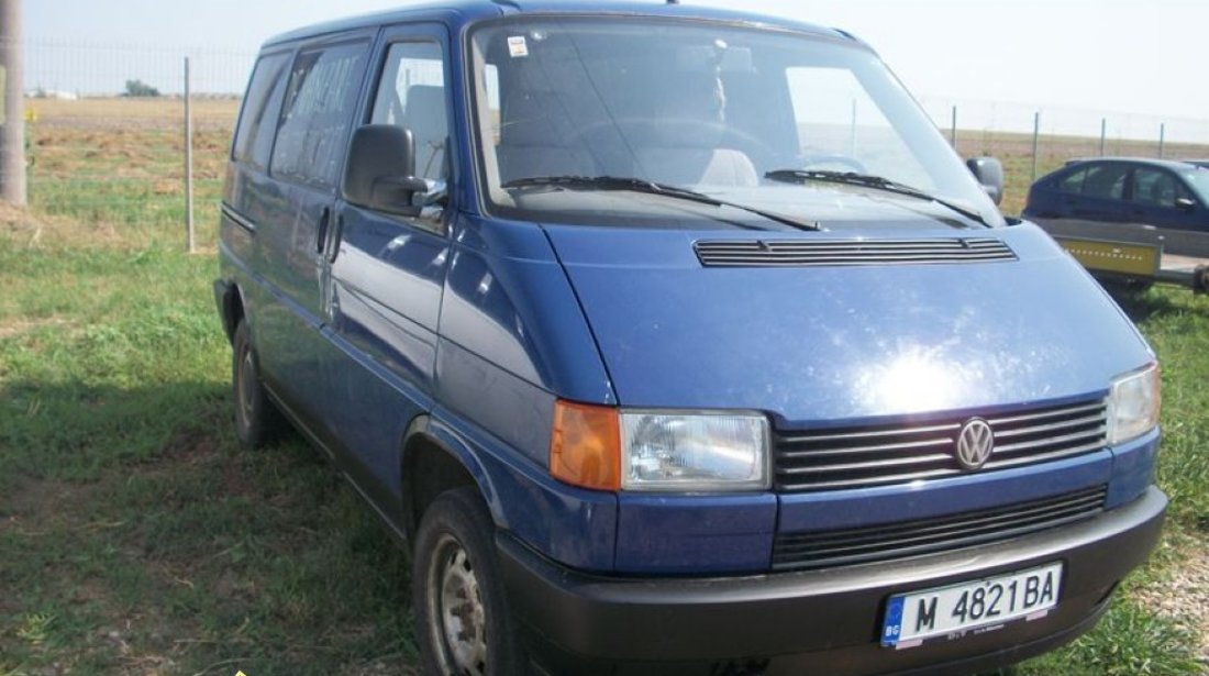 Dezmembrez Volkswagen Transporter 2 4D 1995