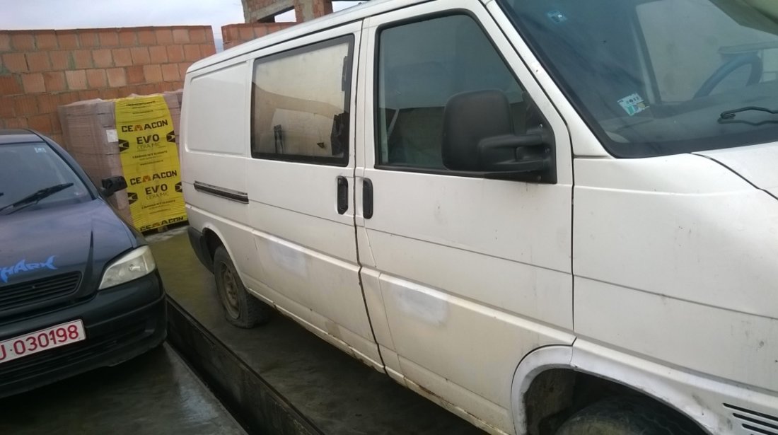 Dezmembrez Volkswagen Transporter T4 2.4D 1994