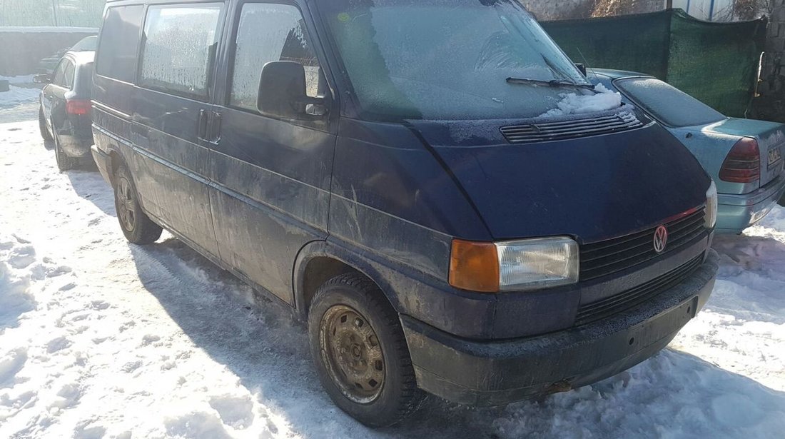 Dezmembrez Volkswagen Transporter T4 an 1993 motor 2.4 tdi