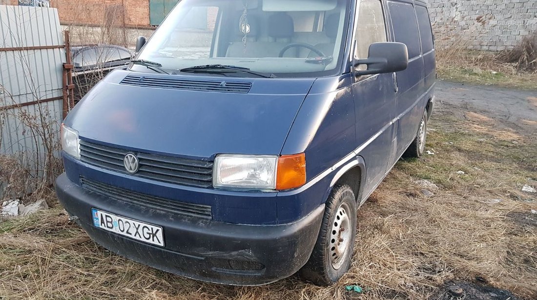 Dezmembrez Volkswagen Transporter T4 an 1995 motor 2.4