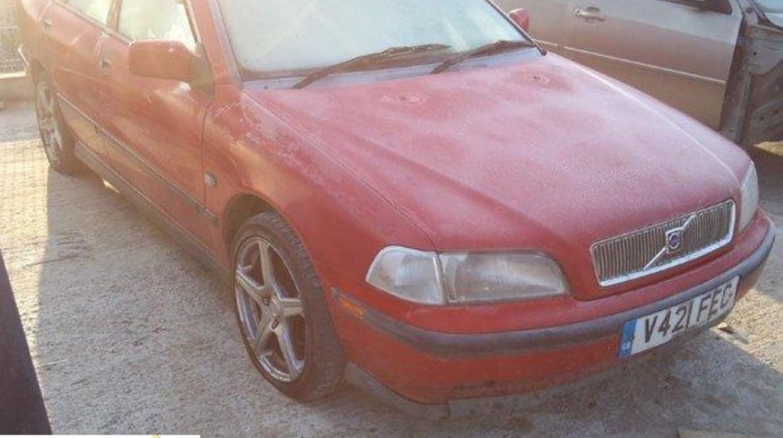 Dezmembrez Volvo S40 1 8i An 1999