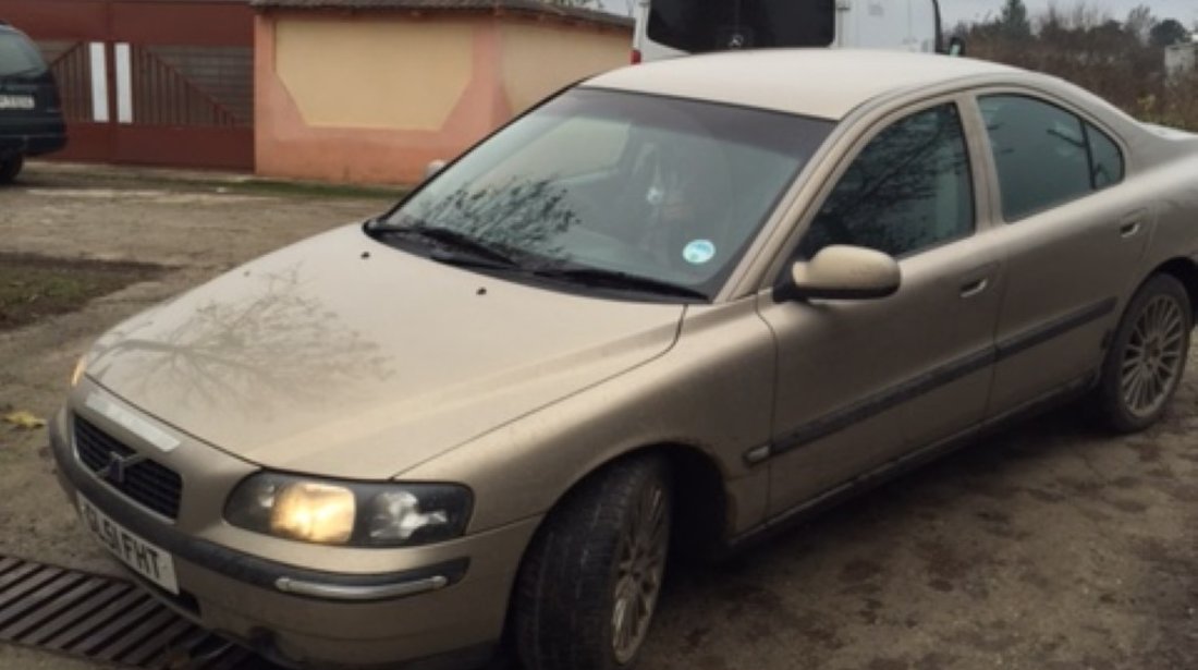 Dezmembrez Volvo S60 2 0 Benzina ORICE PIESA motor cutie viteze 5 1 ambreiaj injectoare pompa servo abs bascula fuzeta disc bara fata capota armatura radiatoare capota usa haion jante aliaj Masina se dezmembreaza in total