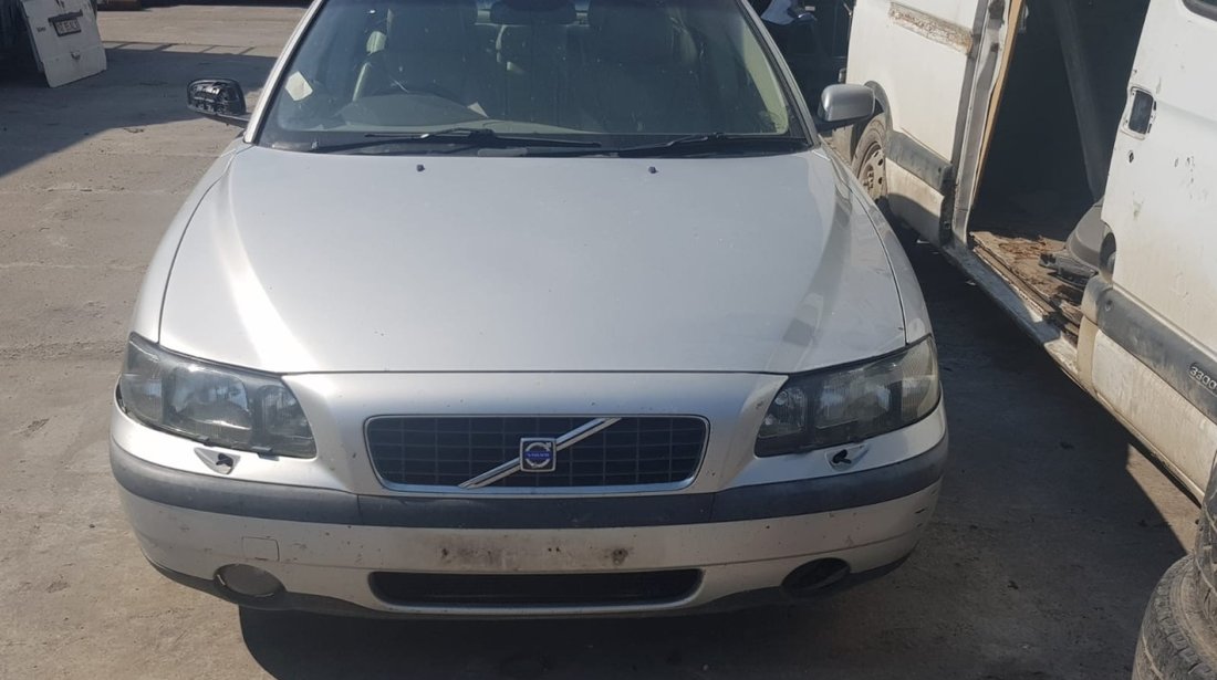 Dezmembrez Volvo S60,  an de fabricare 2004 , 2.4 D5