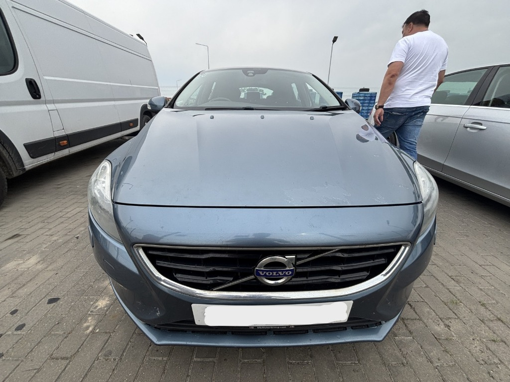 Dezmembrez Volvo V40 1.6 diesel 2012, D4162T