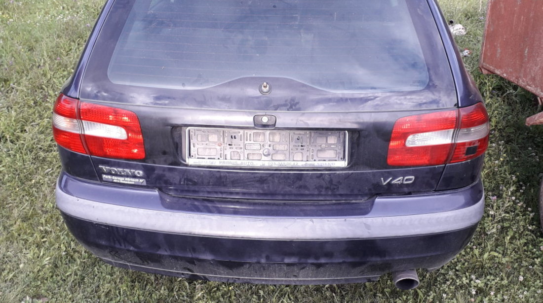 Dezmembrez Volvo v40 2.0i automată facelift 2001-2004