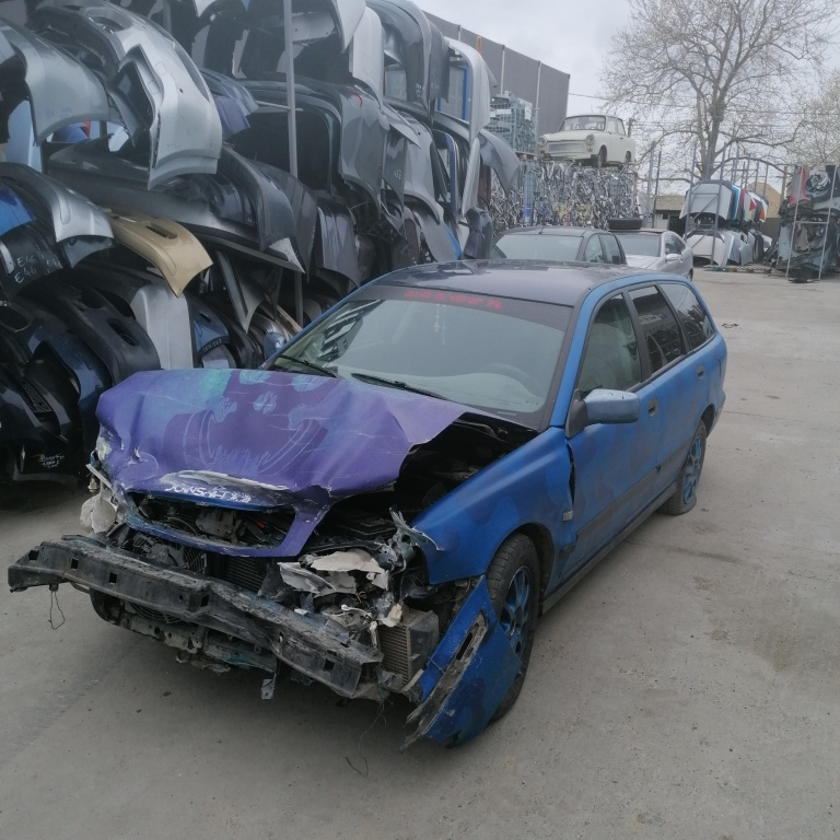 Dezmembrez Volvo V40 combi 1995 - 2004 1.9 TD None( CP: None, KW: None, CCM: None ) Motorina