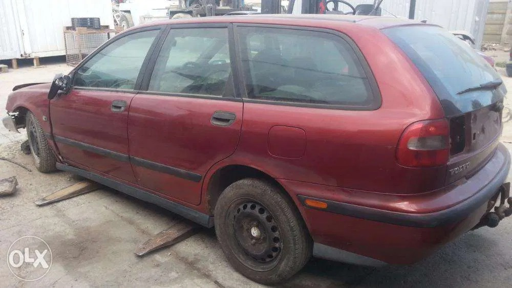 Dezmembrez Volvo V40 combi 1995 - 2004 2.0 None( CP: None, KW: None, CCM: None ) Benzina