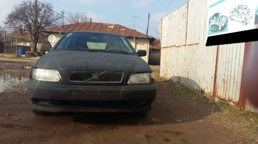 Dezmembrez Volvo V40