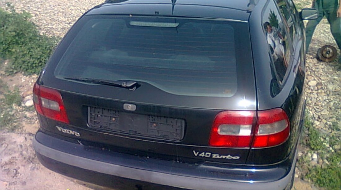 Dezmembrez Volvo V40