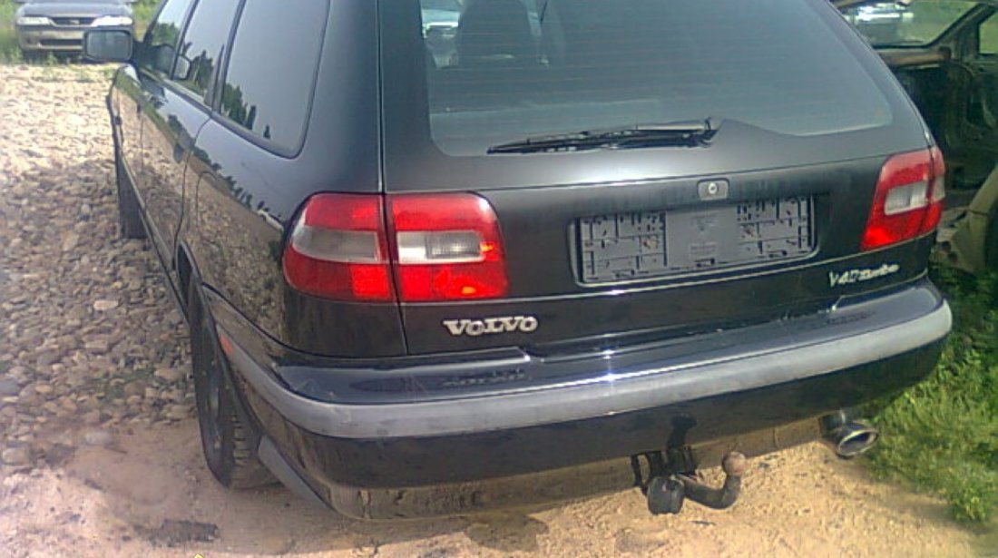 Dezmembrez Volvo V40