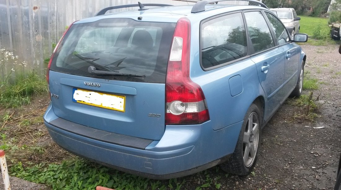 Dezmembrez Volvo V50, 2.0 diesel, an 2004