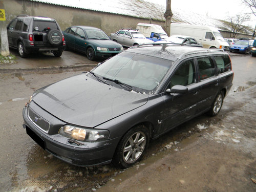 Dezmembrez Volvo V70 Mk 2 (SW) 2000 - 2007 2.4 D D 5244 T2 ( CP: 131, KW: 96, CCM: 2401 ) Motorina