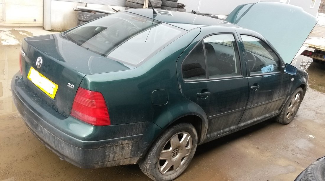 Dezmembrez VW Bora, 2.0 benzina, an 2002