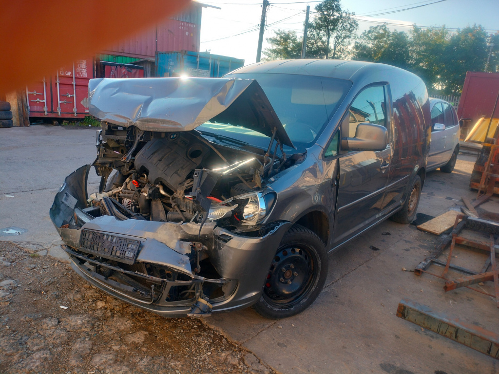 Dezmembrez VW CADDY 3 2004 - 2015 1.6 TDI CAYD ( CP: 102, KW: 75, CCM: 1598 ) Motorina