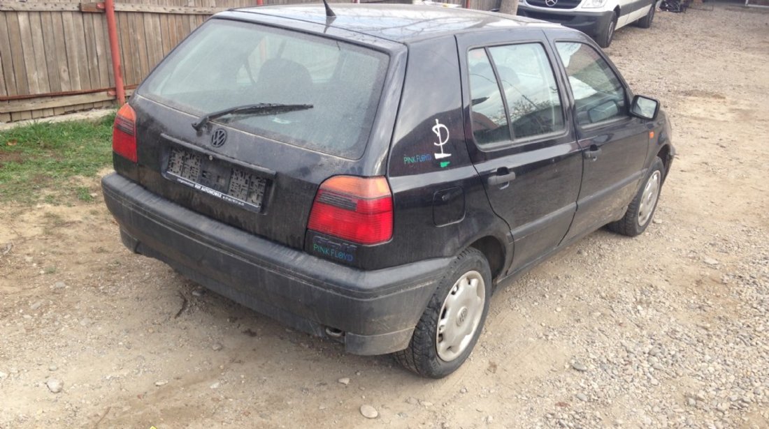 Dezmembrez VW Golf 3 1 6 ABU 5 trepte jante R14 cauciucuri iarna